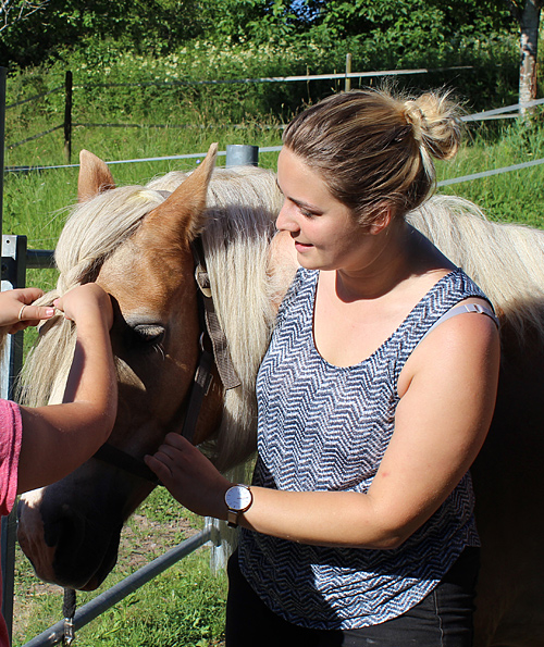 ansprechpartner-horsebasics-kinderreitunterricht-reittherapie-katrin-kromer ansprechpartner-horsebasics-kinderreitunterricht-reittherapie-katrin-kromer