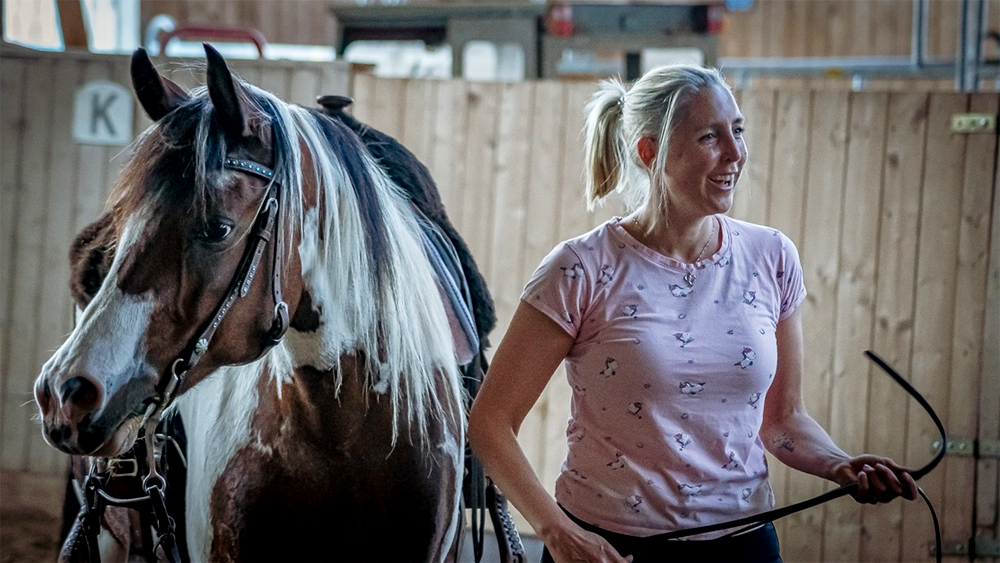 svenja-ferl-trainerin-horsebasics-reitunterricht-kids-kinder svenja-ferl-trainerin-horsebasics-reitunterricht-kids-kinder