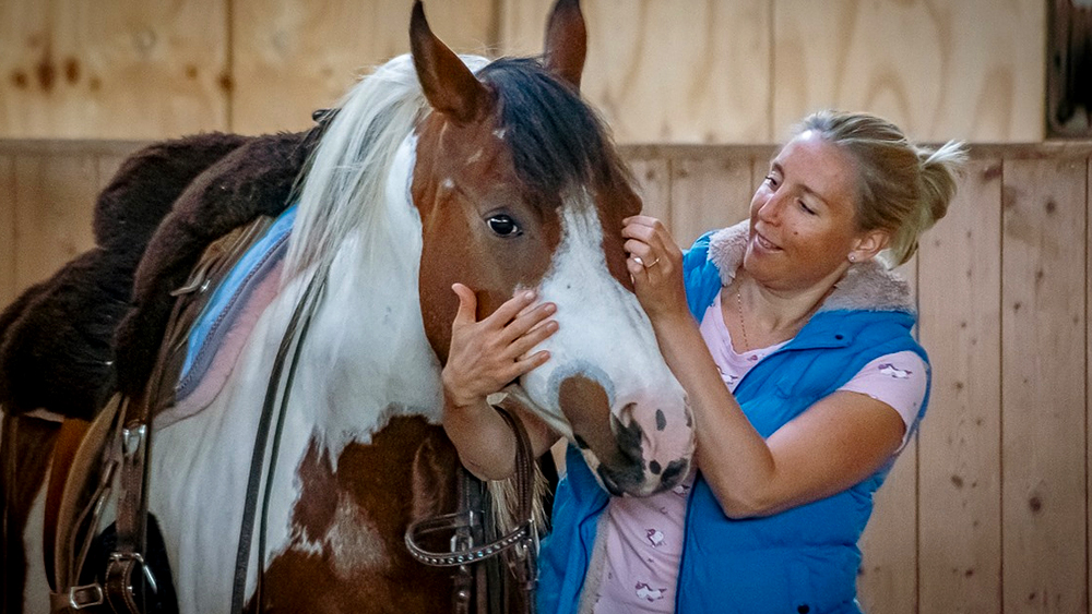 svenja-ferl-trainerin-horsebasics-reitunterricht-kids-kinder2 svenja-ferl-trainerin-horsebasics-reitunterricht-kids-kinder2